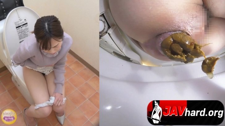 SL-622-Breaking through constipation a woman who stays in the toilet and defecates with all her m...
