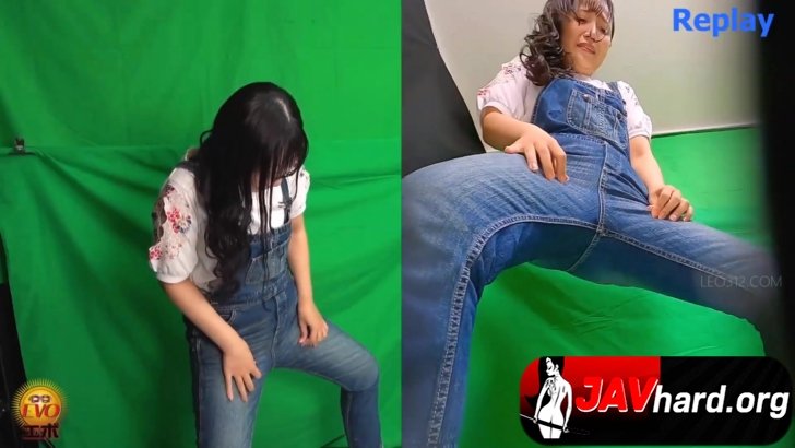 EE-744-Hidden camera-jeans models photo session  Wetting from mixed diuretic drinks sc03